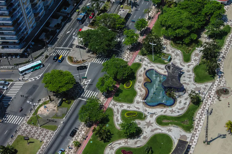 Jardim da orla de Santos visto de cima
